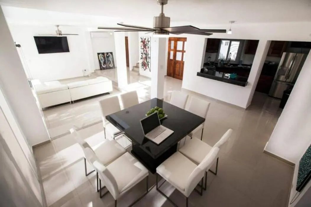 Playacar Beach House 10 Pax! The Best Location In Playa! By Bookhap Playa del Carmen Villa