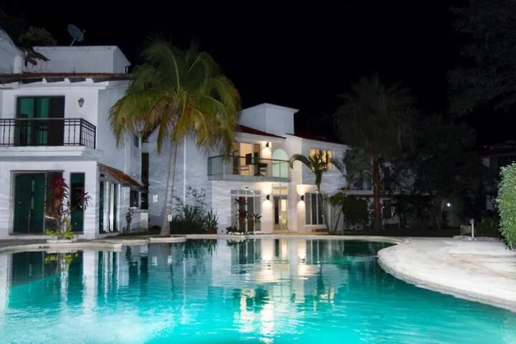 Playacar Beach House 10 Pax! The Best Location In Playa! By Bookhap Playa del Carmen