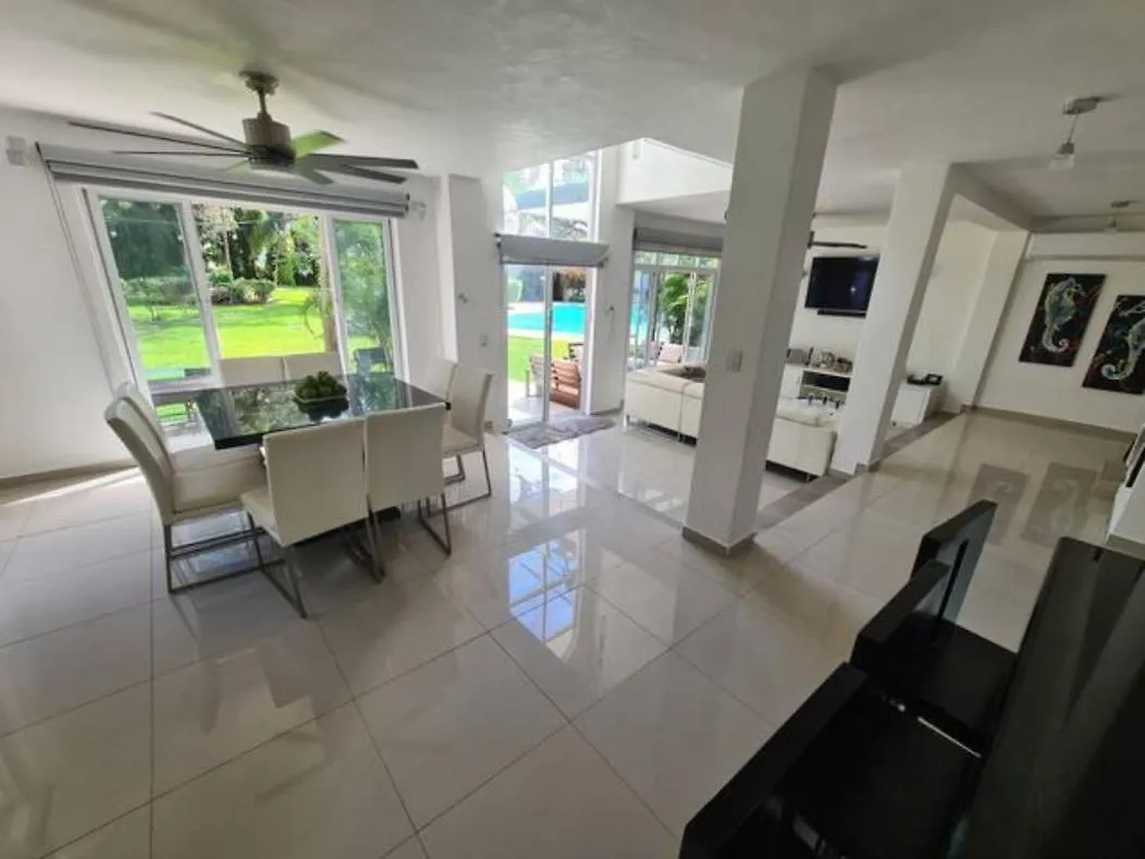 Playacar Beach House 10 Pax! The Best Location In Playa! By Bookhap Playa del Carmen Villa